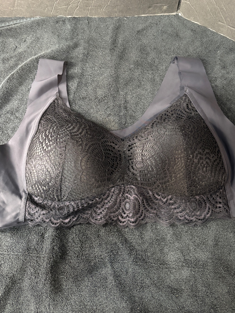 Beautiful Lace Bralette in Black Size 44- Women Intimates & Sleepwear